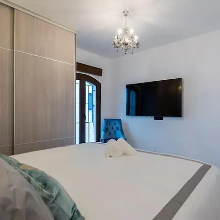 Luxurious In The Heart Of Puerto Banus Apartment